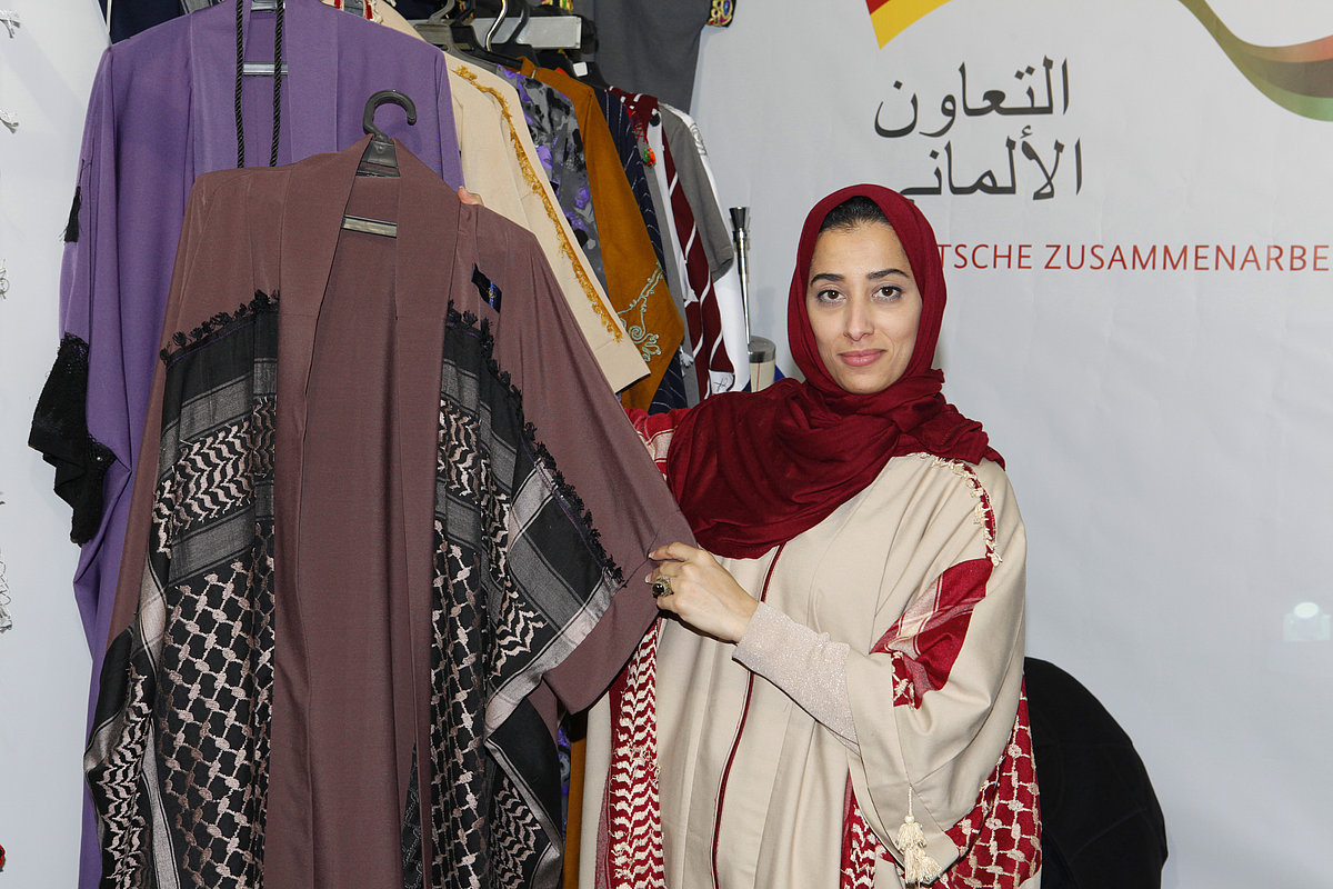 Foto: GIZ: Näh- und Schneidekurse für Frauen 3