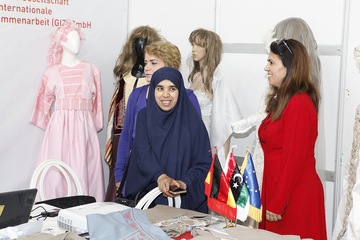Foto: GIZ: Unsere Arbeit weltweit, Projekt Libyen, internationale Textilmesse