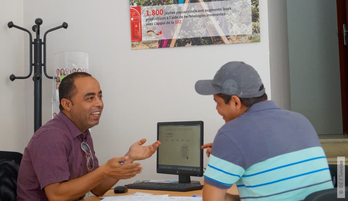 content_unsere-arbeit_flucht_gespraech